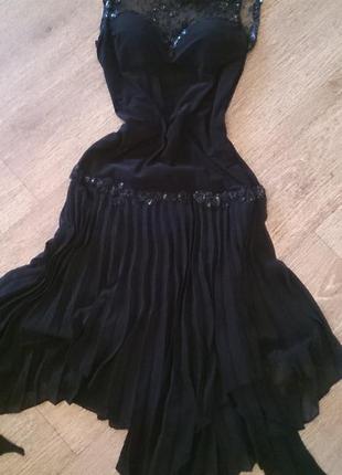 Шикарне вечірнє чорне плаття
