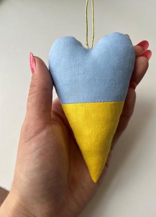 Патріотичний сувенір із національною символікою ручна робота. серце україни, жовто-блакитне серце2 фото