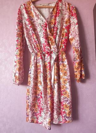 Платье с ложным запахом