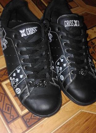 Кроссовки    criss cross