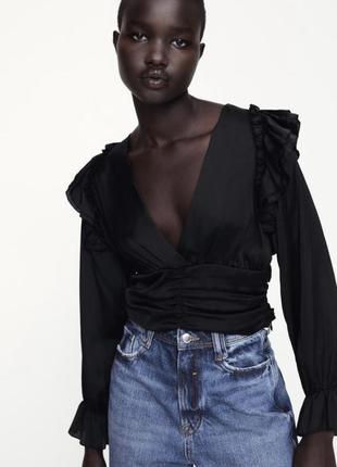Zara блуза сорочка чорна на запах з рюшами з баскою жіноча базова сатинова оригінал розмір xs/s у наявності zara zara