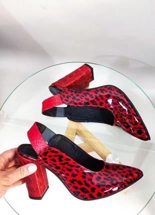 Ексклюзивні туфлі з натуральної італійської шкіри лак леопард червоні5 фото