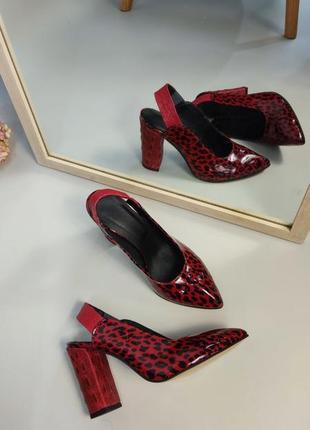 Ексклюзивні туфлі з натуральної італійської шкіри лак леопард червоні3 фото