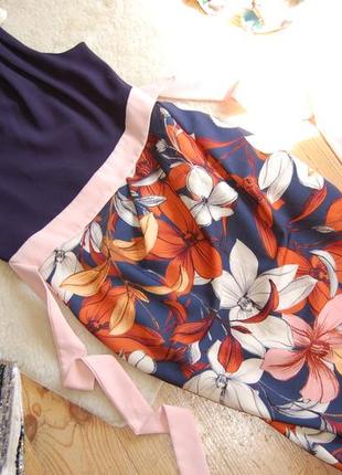 Контрастное цветочное платье – футляр с драпировкой миди длины с сайта asos как новое4 фото