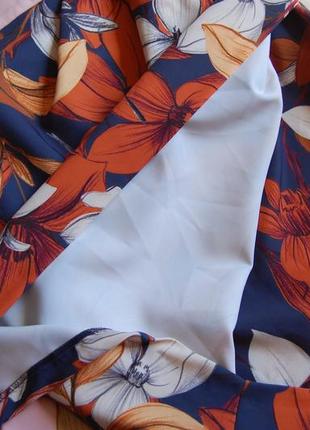 Контрастное цветочное платье – футляр с драпировкой миди длины с сайта asos как новое6 фото