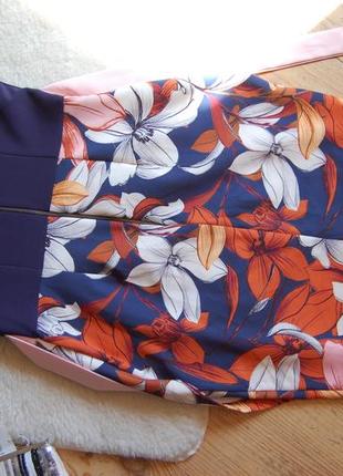 Контрастное цветочное платье – футляр с драпировкой миди длины с сайта asos как новое8 фото