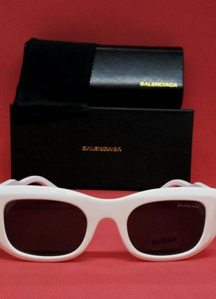 Окуляри в стилі balenciaga стильні жіночі сонцезахисні окуляри сірі лінзи в білій оправі2 фото