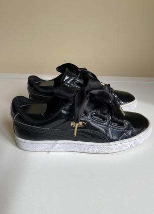 Жіночі лакові чорні кеді puma basket 39 heart patent