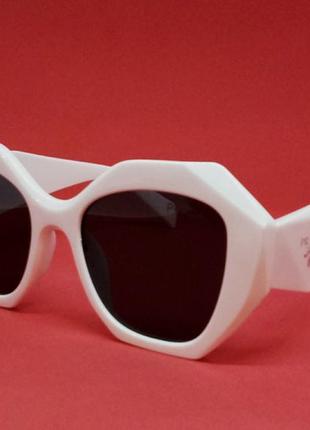 Prada хитовые женские солнцезащитные очки линзы серые в белой о