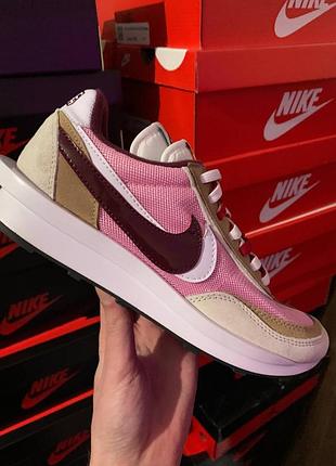 Nike vaporwaffle sport fuschia x sacai pink новинка жіночі кросівки найк рожеві з сіткою весна літо осінь женские розовые малиновые кроссовки с сеткой