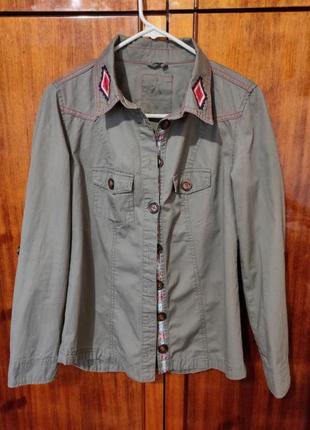 Сорочка жіноча стильна з елементами вишивки