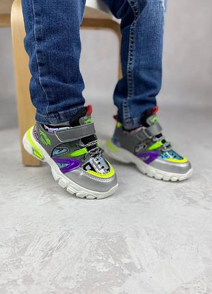 Трендовые кроссовки.