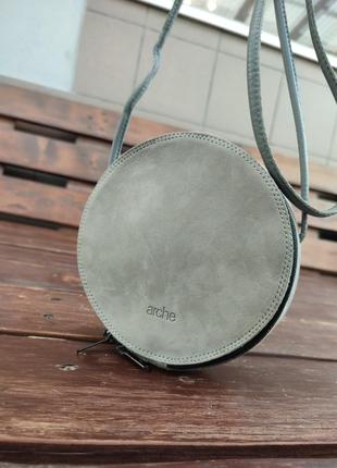 Нестандартная стильная круглая сумка arche натуральная кожа нубук3 фото
