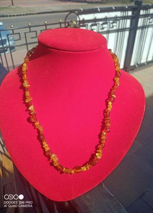 Тендітне намисто із натурального бурштину