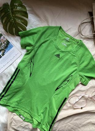 Спортивная яркая зелёная футболка от adidas