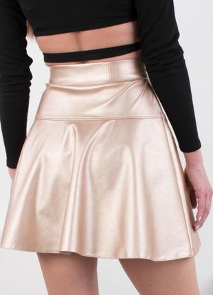 Женская юбка золотистого цвета из эко-кожи2 фото