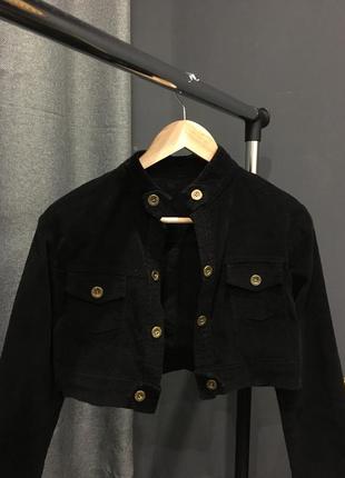 Чорна укорочена вельветова куртка1 фото