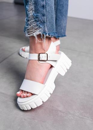 Жіночі босоніжки білі piper 3624