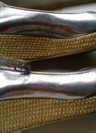 #розвантажуюсь  чудесные серебристо-бронзовые туфли известного бренда.3 фото