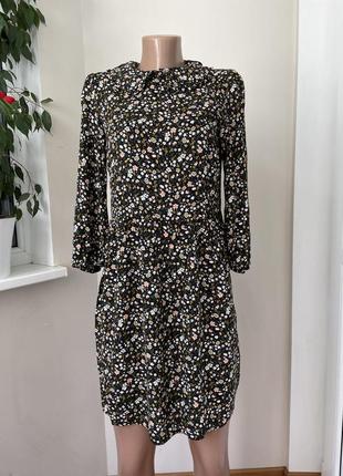Актуальне комфортне сукню з комірцем "пітер пен" у дрібну квіточку1 фото