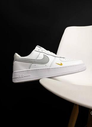 Nike air force 1 low white grey трендові жіночі білі кросівки найк форс весна літо осінь женские крутые тренд кроссовки7 фото