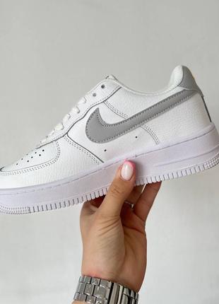 Nike air force 1 low white grey трендові жіночі білі кросівки найк форс весна літо осінь женские крутые тренд кроссовки5 фото