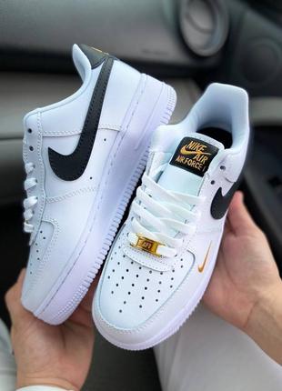 Nike air force 1 white black gold трендові кросівки найк форс білі весна літо осінь женские трендовые крутые белые кроссовки6 фото