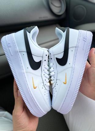 Nike air force 1 white black gold трендові кросівки найк форс білі весна літо осінь женские трендовые крутые белые кроссовки4 фото