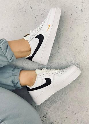 Nike air force 1 white black gold трендові кросівки найк форс білі весна літо осінь женские трендовые крутые белые кроссовки2 фото