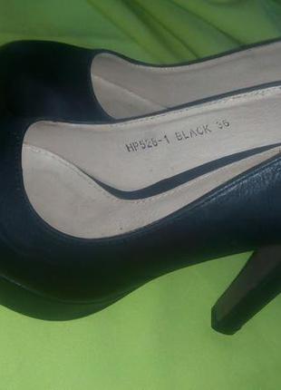 Туфлі стоковие