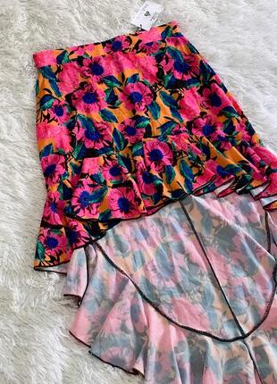 Яркая юбка в цветах с длинным шлейфом in the style1 фото