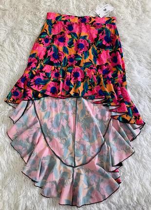 Яркая юбка в цветах с длинным шлейфом in the style3 фото