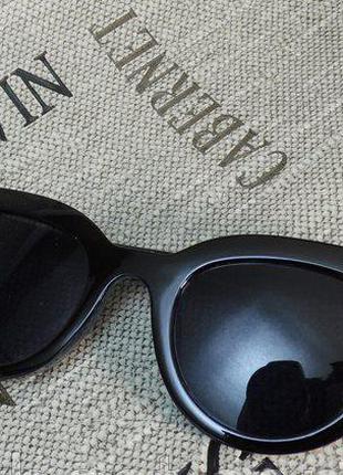 Сонцезахисні окуляри з чорними лінзами2 фото