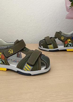 Закриті босоніжки босоніжки хлопчикові закриті