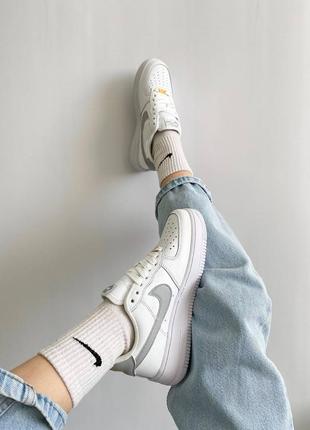 Nike air force 1 low white/grey/gold трендові жіночі білі кросівки найк форс весна літо осінь женские крутые тренд кроссовки6 фото