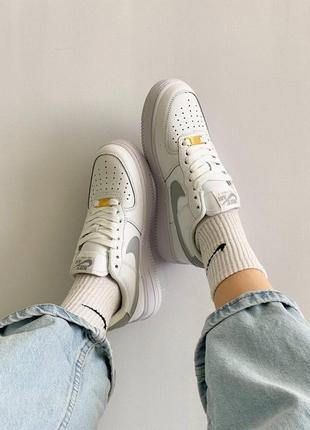 Nike air force 1 low white/grey/gold трендові жіночі білі кросівки найк форс весна літо осінь женские крутые тренд кроссовки5 фото