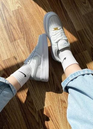 Nike air force 1 low white/grey/gold трендові жіночі білі кросівки найк форс весна літо осінь женские крутые тренд кроссовки10 фото