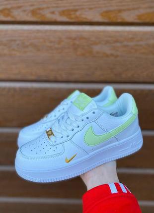 Nike air force 1 mini swoosh lime light новинка тренд кросівки найк форс білі салатові весна літо осінь салатові білі кросівки світяться в темряві