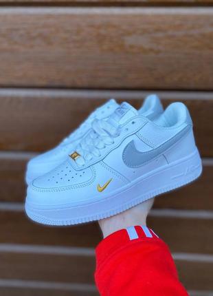 Nike air force 1 low white/grey/gold трендові жіночі білі кросівки найк форс весна літо осінь женские крутые трендовые кроссовки хит