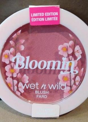Натуральные румяна wet n wild bloomin flower powder blush.2 фото