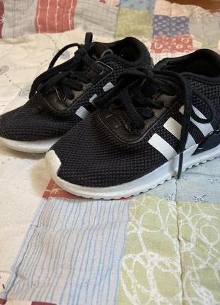 Кроссовки для малыша