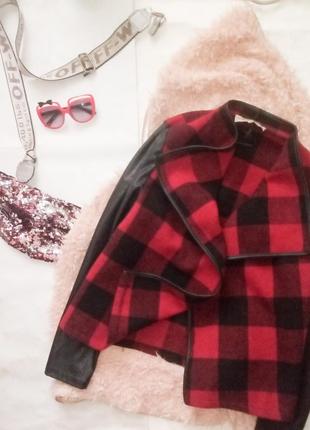 Стильний піджак у клітинку
