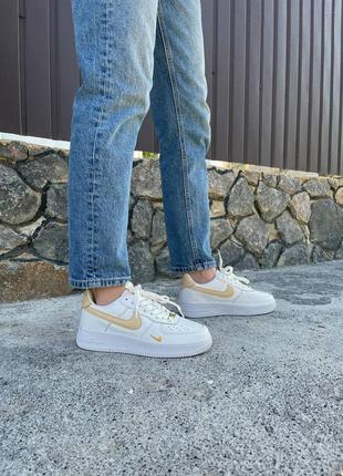 Жіночі кросівки nike air force 1 swoosh beige4 фото