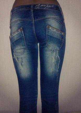 Необычные джинсы,джинсы рванки,джинсы с замками внизу ,limited edition,зауженные джинсы