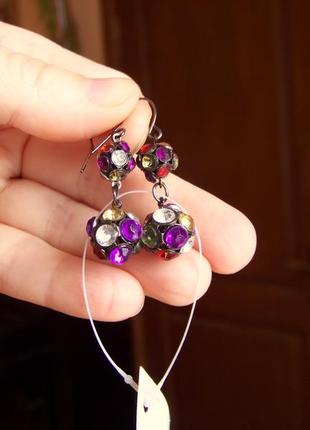 Красиві стильні сережки-кулі з різнокольоровими кристалами