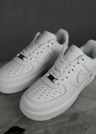 Nіke air force 1 низкие белые с тиснением4 фото