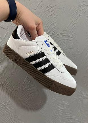 Женские кроссовки adidas