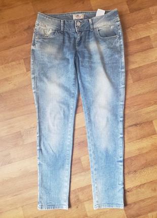 Джинси завужені