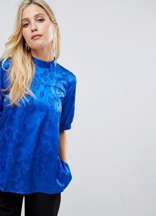 Синя електрик блуза разлетайка в квітковий принт малюнок вибитий шовкова атласна vila