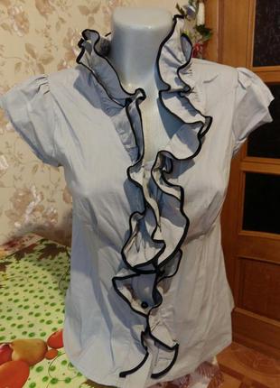 Блузка нова з рюшами ошатна